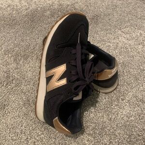 New Balance 520 Black&Rose gold color